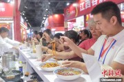 梦见宴请“嗦粉”经济火热 中国多地“食力”出圈